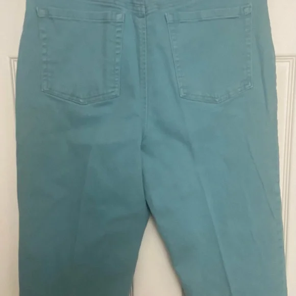 Gloria Vanderbilt capris - Picture 4 of 5